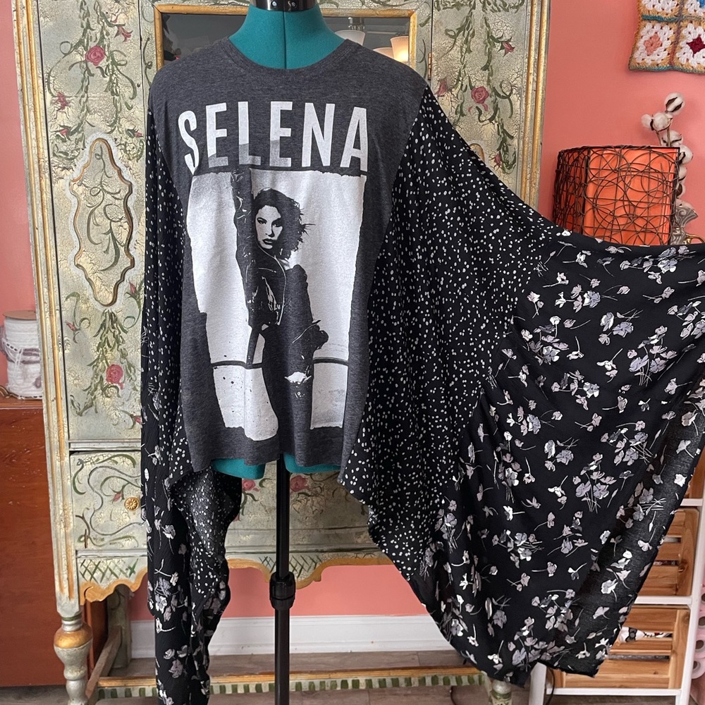 Selena T-Shirt Poncho *handmade*